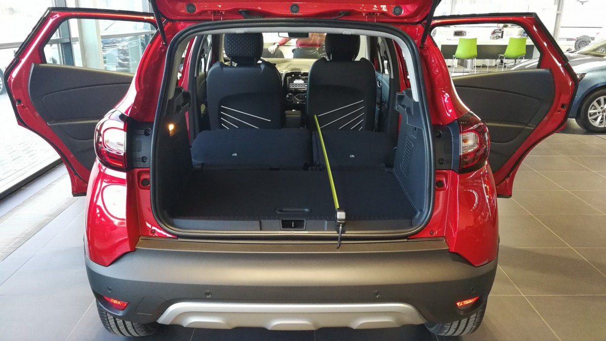 sleeping in the car renault captur