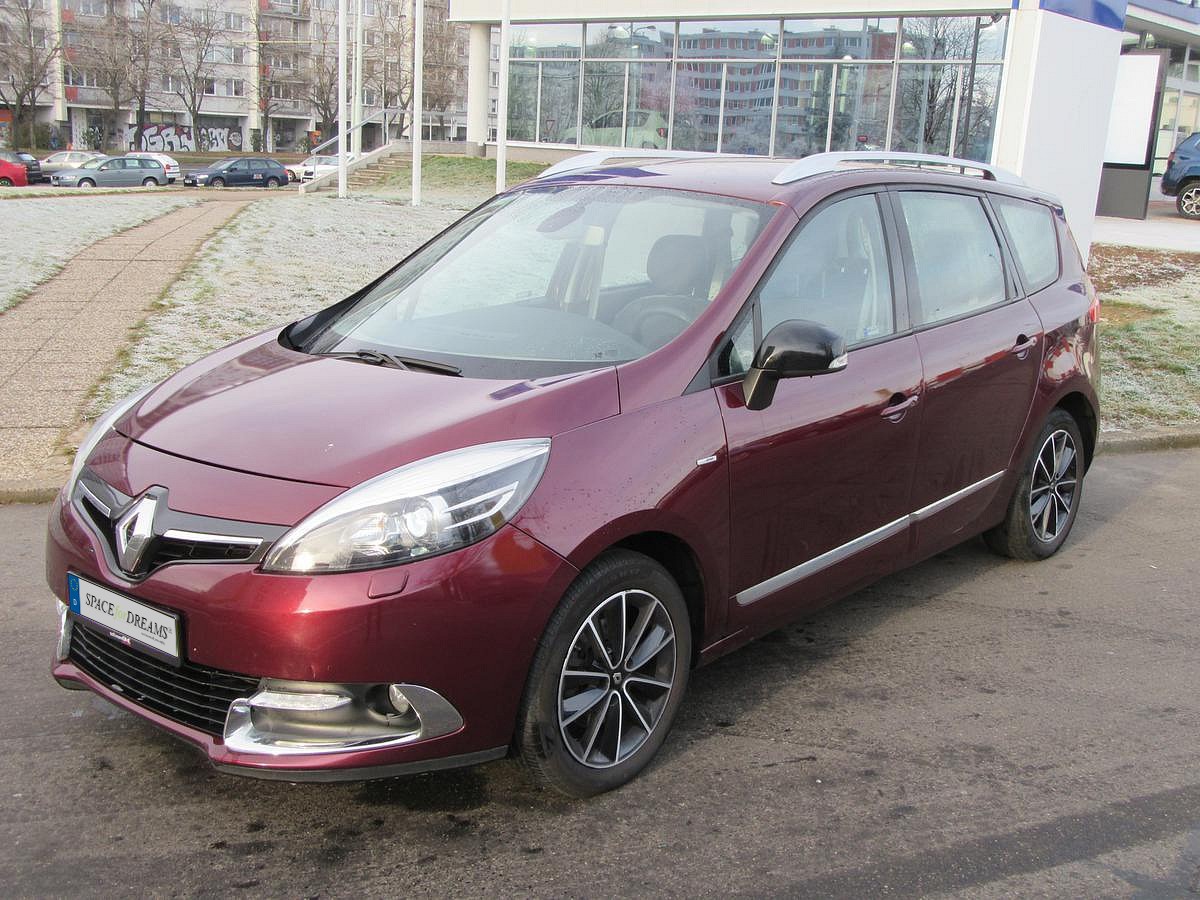 Sleeping in the car Auto Renault Grand Scenic III.