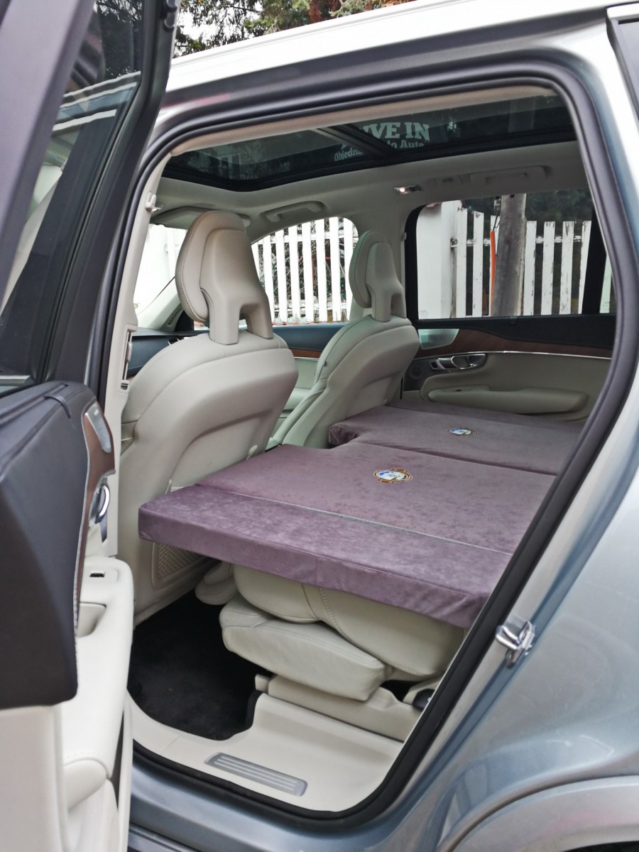 Sleeping in the car Volvo XC90