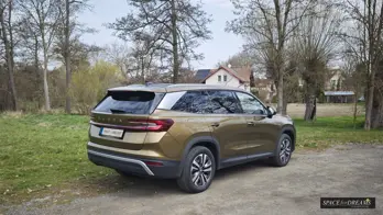 The Skoda Kodiaq 2 with the beige folding mattress is perfectly equipped for all your outdoor activities and spontaneous camping.