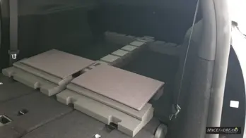 The side view of the S4D system illustrates how a slanted back seat is straightened so that the overlying memory foam can deliver its full ergonomic and supportive effect.