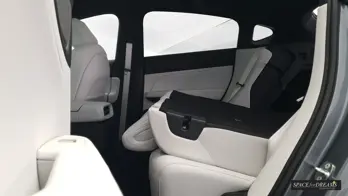 The firm grey Foldable mattress - SPACEBED® is securely placed in the Xpeng G6 exactly on the Leveling System S4D.