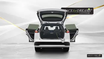   The shape-retaining Magic Rosé folding foam mattress lies perfectly in the Xpeng G9.