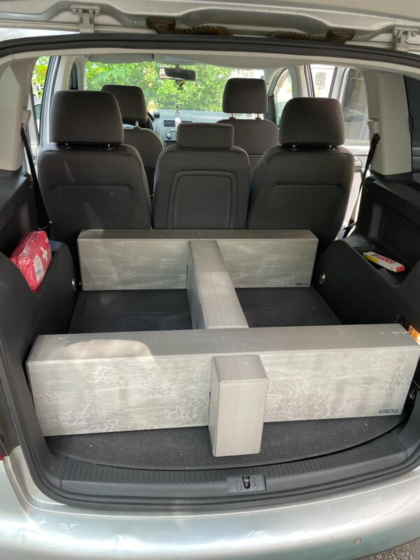 Floor levelling system - 3 pieces (height 24 cm), for the VW Touran (older models 2003–2015)