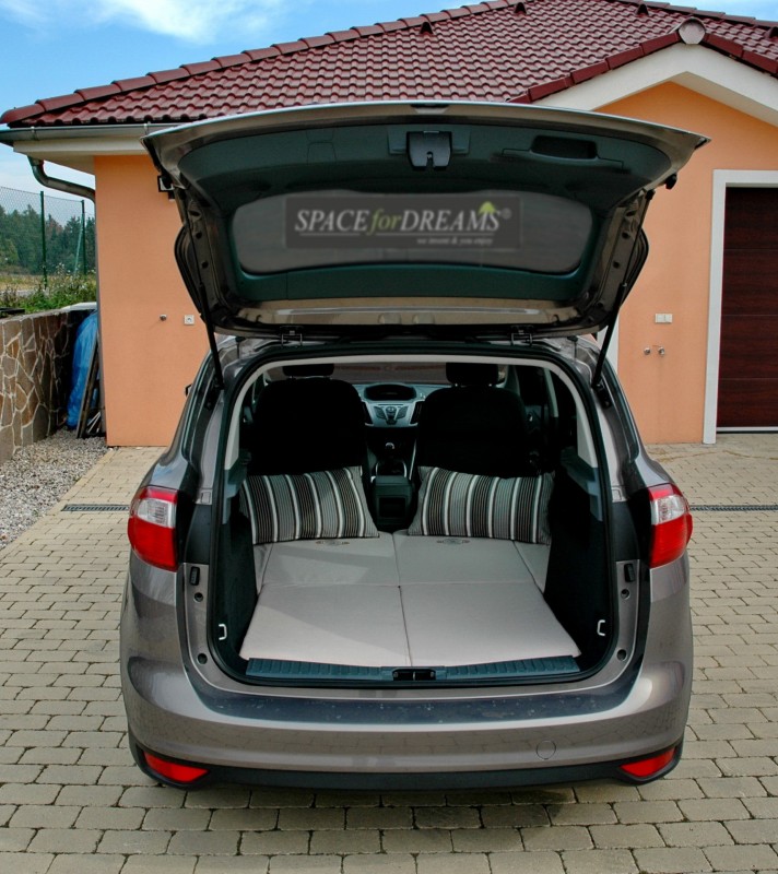 Sleeping in the car Ford S Max